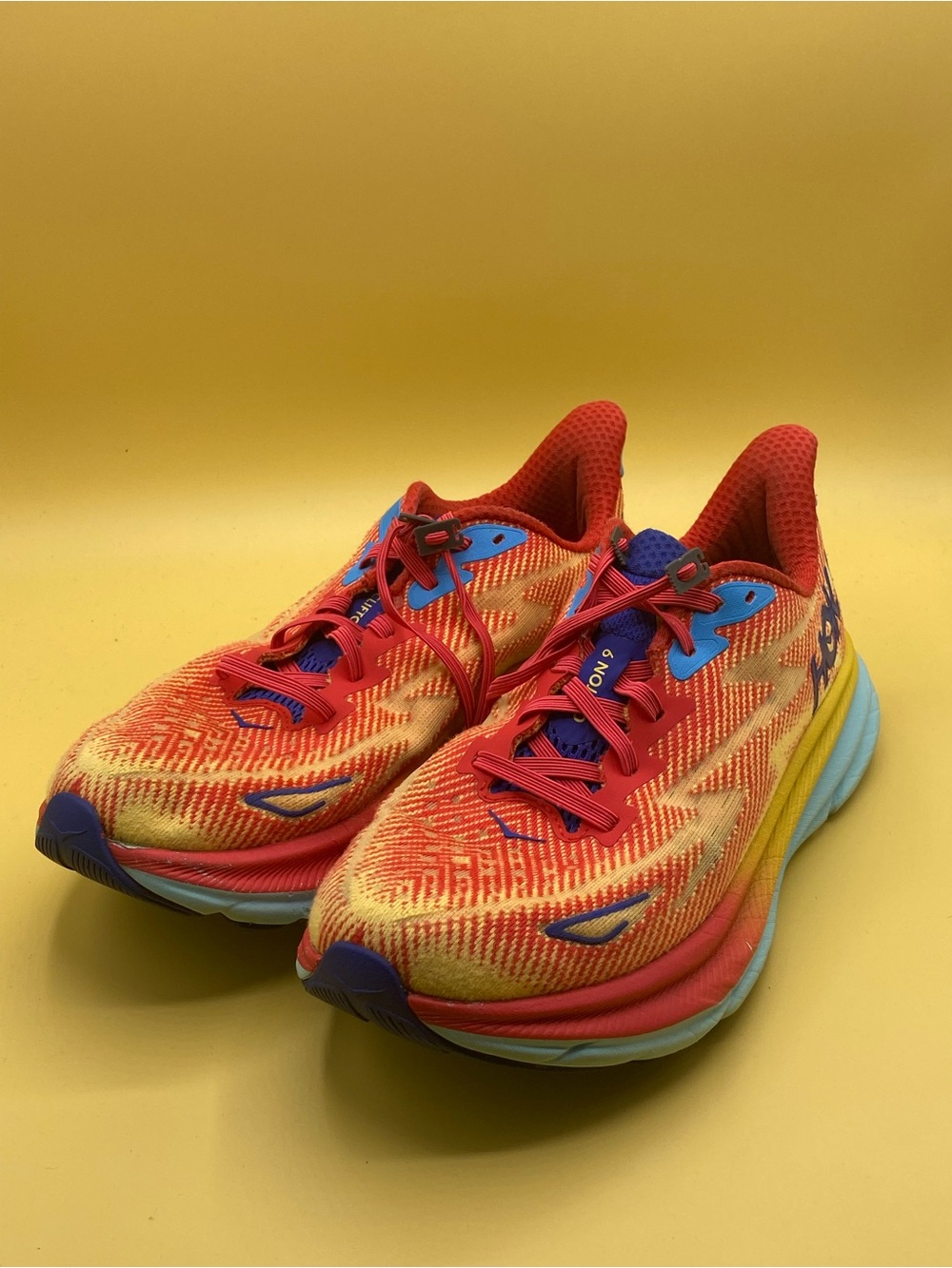the HOKA Men's Clifton 9 Cerise/Cloudless - Picture 4 of 4